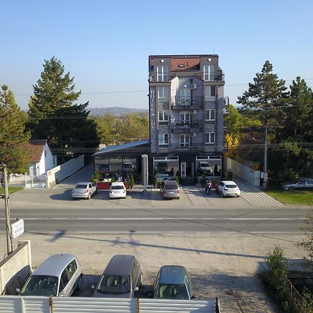 Hostel Royal Obrenovac (Belgrade) Exterior photo