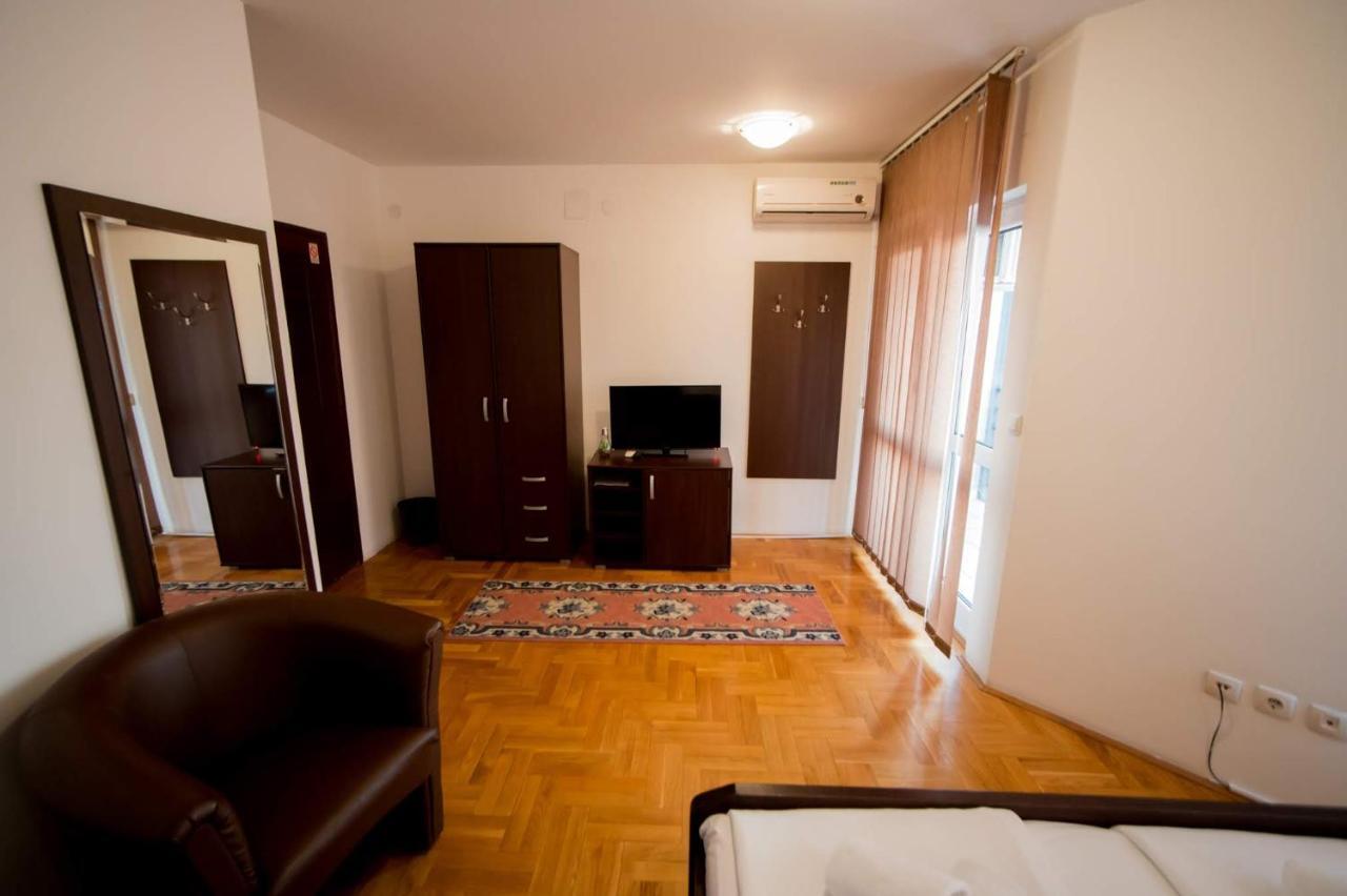 Hostel Royal Obrenovac (Belgrade) Exterior photo